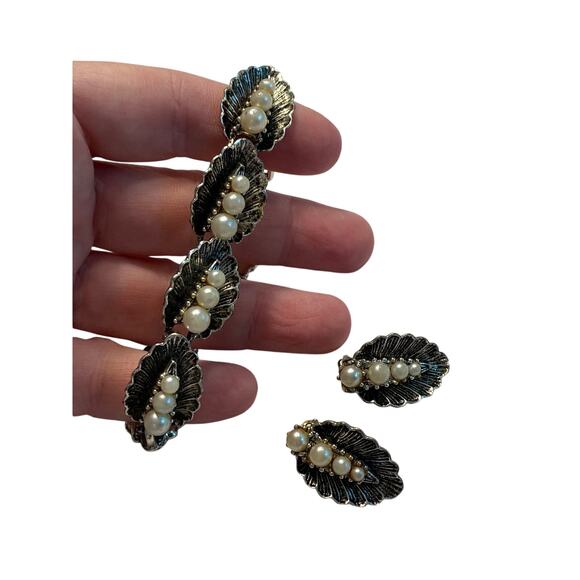 Vintage silver bracelet & clip on earrings set - Picture 3 of 8